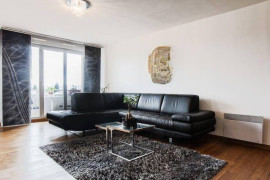 
                                                                                        Location
                                                                                         Beau T3 meublé en duplex 100m² avec balcon