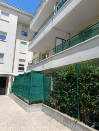 Vente
Beau T4 rez-de-jardin, terrasse & 2 places parking