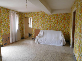 Vente
Beaucoup de potentiel sur plus de 1.000m²