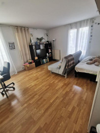 
                                                                                        Location
                                                                                         Bel appartement de plain-pied sur jardin