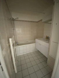 
                                                                                        Location
                                                                                         Bel appartement refait à neuf