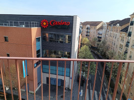 
                                                                                        Colocation
                                                                                         Belle chambre avec balcon dans une coloc 86m²