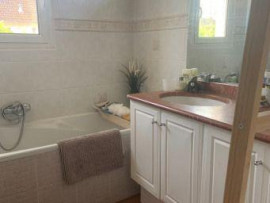 
                                                                                        Colocation
                                                                                         Belle chambre dans une maison avec jardin