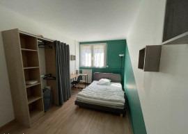 
                                                                                        Colocation
                                                                                         Belle chambre dispo dans coloc de filles 110m²