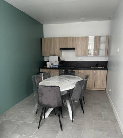 
                                                                                        Colocation
                                                                                         Belle chambre dispo dans maison de ville en coloc