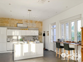 
                                                                                        Vente
                                                                                         Belle maison en pierre, garage + piscine intérieur