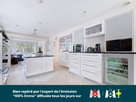 
                                                                                        Vente
                                                                                         Belle propriété lumineuse, confort moderne, parc de 1.6 hectares