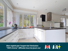 
                                                                                        Vente
                                                                                         Belle propriété lumineuse, confort moderne, parc de 1.6 hectares