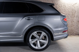 
                                                                                        Voiture
                                                                                         Bentley Bentayga Hybrid V6 3.0 449