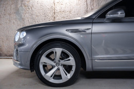 
                                                                                        Voiture
                                                                                         Bentley Bentayga Hybrid V6 3.0 449