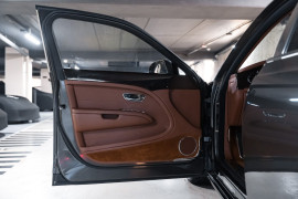 
                                                                                        Voiture
                                                                                         Bentley Mulsanne (II) V8 6.75 513
