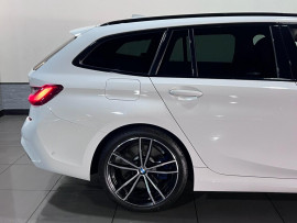 Voiture
                                                                                BMW 3 SERIES 2.0 320d MHT M Sport Touring 5dr Diesel Hybrid Auto Euro 6 (s/s) (190 ps)