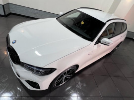 Voiture
                                                                                BMW 3 SERIES 2.0 320d MHT M Sport Touring 5dr Diesel Hybrid Auto Euro 6 (s/s) (190 ps)