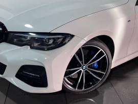 Voiture
                                                                                BMW 3 SERIES 2.0 320d MHT M Sport Touring 5dr Diesel Hybrid Auto Euro 6 (s/s) (190 ps)