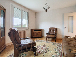 
                                                                                        Vente
                                                                                         BOURG DE MOYON, MAISON DE 89M2