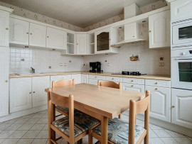 
                                                                                        Vente
                                                                                         BOURG DE MOYON, MAISON DE 89M2