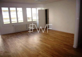 
                                                                                        Location
                                                                                         Bureau  100 m²