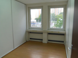 
                                                                                        Location
                                                                                         Bureau 84 m²
