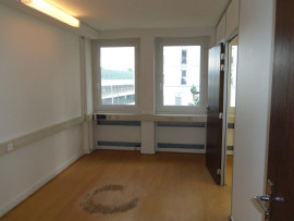 
                                                                                        Location
                                                                                         Bureau 84 m²