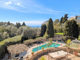 Vente
Cannes Le Cannet Propriété de 530m2 et pres de 3000m2 de terrain VUE MER