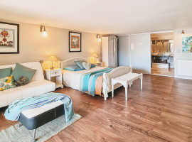 Vente
Cannes Le Cannet Propriété de 530m2 et pres de 3000m2 de terrain VUE MER
