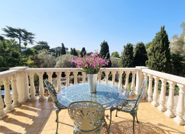 
                                                                                        Vente
                                                                                         Cannes Le Cannet Propriété de 530m2 et pres de 3000m2 de terrain VUE MER