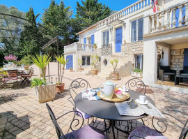 
                                                                                        Vente
                                                                                         Cannes Le Cannet Propriété de 530m2 et pres de 3000m2 de terrain VUE MER