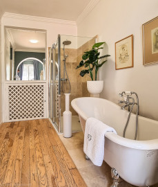 
                                                                                        Vente
                                                                                         Cannes Le Cannet Propriété de 530m2 et pres de 3000m2 de terrain VUE MER