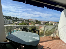 Vente
CANNES, Montfleury : Grand appartement, terrasses, vue mer, pisc