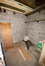 Location
Cave en sous-sol d'un immeuble