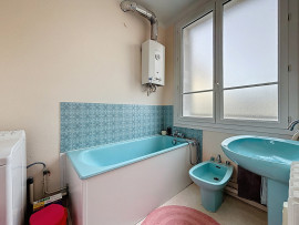 
                                                                                        Vente
                                                                                         CENTRE-VILLE DE SAINT-LO, Appartement 3 pièces