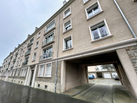 
                                                                                        Vente
                                                                                         CENTRE-VILLE DE SAINT-LÔ, Appartement avec garage 