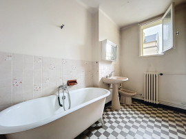 
                                                                                        Vente
                                                                                         CENTRE-VILLE DE SAINT-LÔ, Appartement avec garage 