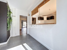 
                                                                                        Vente
                                                                                         CENTRE-VILLE DE SAINT-LÔ, Appartement triplex, 4 chambres 