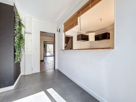 
                                                                                        Vente
                                                                                         CENTRE-VILLE DE SAINT-LÔ, Appartement triplex, 4 chambres 