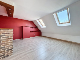 
                                                                                        Vente
                                                                                         CENTRE-VILLE DE SAINT-LÔ, Appartement triplex, 4 chambres 
