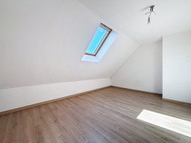 
                                                                                        Vente
                                                                                         CENTRE-VILLE DE SAINT-LÔ, Appartement triplex, 4 chambres 