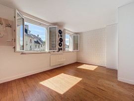 
                                                                                        Vente
                                                                                         CENTRE-VILLE DE SAINT-LÔ, Appartement triplex, 4 chambres 
