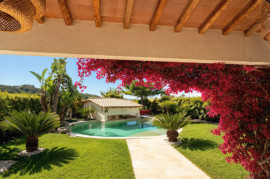 
                                                                                        Vente
                                                                                         CEYRESTE–Propriété de caractère vue mer–Piscine