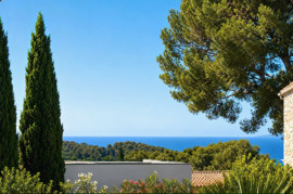 
                                                                                        Vente
                                                                                         CEYRESTE–Propriété de caractère vue mer–Piscine
