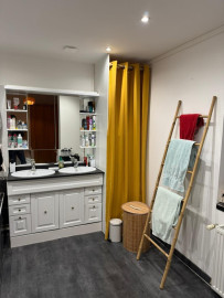 
                                                                                        Colocation
                                                                                         Chambre avec salle de bain privative (baignoire)