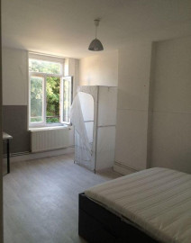 
                                                                                        Colocation
                                                                                         Chambre avec sdb privative dans maison en coloc