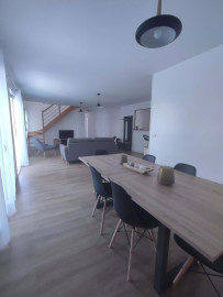 
                                                                                        Colocation
                                                                                         Chambre coloc dans une maison