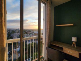 
                                                                                        Colocation
                                                                                         Chambre dans coloc 80m² moderne et lumineuse