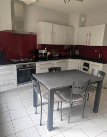 
                                                                                        Colocation
                                                                                         Chambre dans grande maison en coloc 200m²