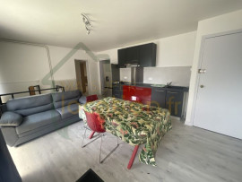 Location
Chambre dans un superbe appartement meublé et rénové dans une belle résidence de standing.