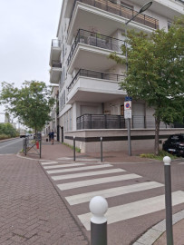 
                                                                                        Colocation
                                                                                         Chambre double F4 spacieux  à  3 mn du RER C et D