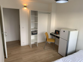 
                                                                                        Colocation
                                                                                         Chambre en collocation avec grand Balcon