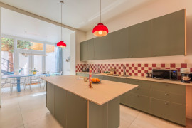 
                                                                                        Location
                                                                                         Chambres privées avec sdb en coliving - Centre