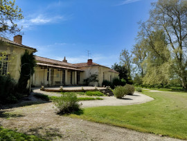 Vente
CHARENTE MARITIME MANOIR DE CHARME 10 HA RIVIERE